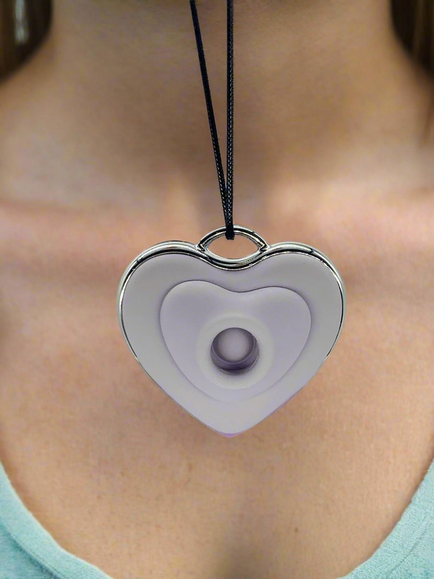 Le Heart Suction Vibe in Purple